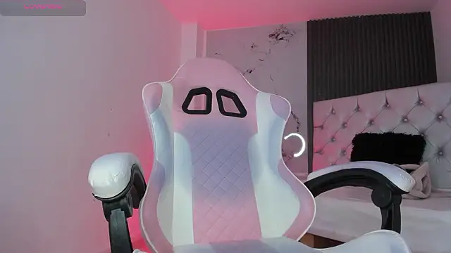 chloesagee online show from February 5, 2026, 9:54 pm