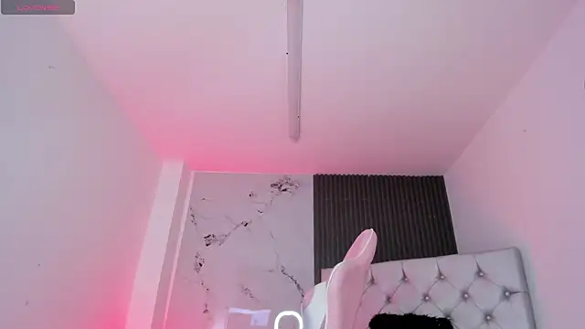 chloesagee online show from February 4, 2026, 9:43 pm