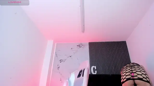 chloesagee online show from May 5, 2026, 10:35 pm