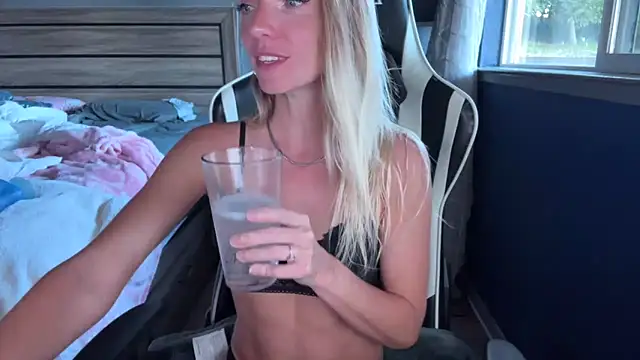 ajmiller25 online show from May 19, 2026, 2:18 am