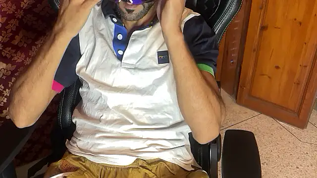 Snapshot of JUSTFORRICH chatting on October 17, 2025, 10:29 am JUSTFORRICH online show from October 17, 2025, 10:29 am