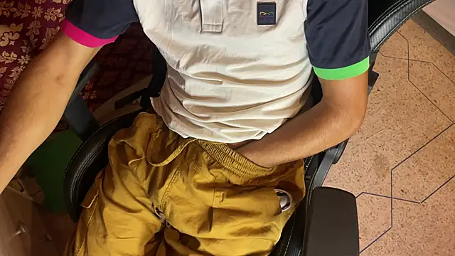 Snapshot of JUSTFORRICH chatting on October 18, 2025, 1:46 pm JUSTFORRICH online show from October 18, 2025, 1:46 pm