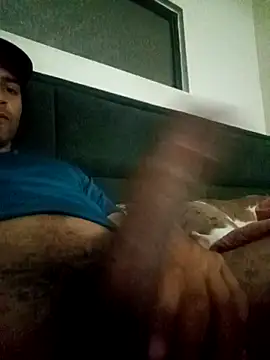 johan77esteban online show from April 23, 2026, 8:21 pm