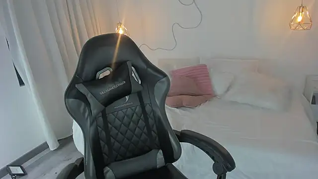 Snapshot of Noahcryptic chatting on November 4, 2025, 6:28 am Noahcryptic online show from November 4, 2025, 6:28 am