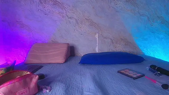 Snapshot of carol_juicyy chatting on November 13, 2025, 7:18 pm carol juicyy online show from November 13, 2025, 7:18 pm