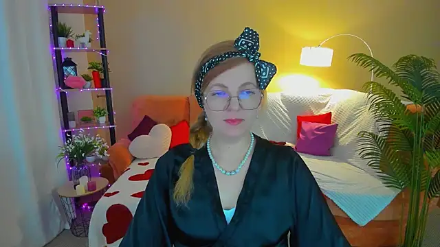 Snapshot of YourUniverser chatting on March 19, 2026, 4:23 am YourUniverser online show from March 19, 2026, 4:23 am