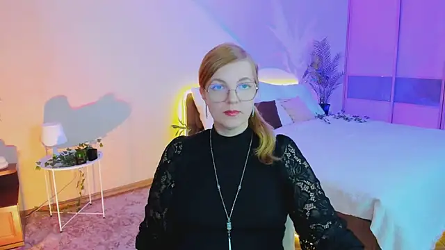 Snapshot of YourUniverser chatting on October 11, 2025, 9:10 am YourUniverser online show from October 11, 2025, 9:10 am