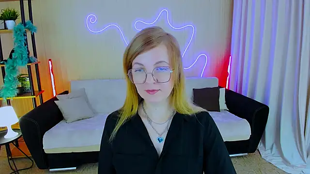 Snapshot of YourUniverser chatting on November 5, 2025, 10:29 am YourUniverser online show from November 5, 2025, 10:29 am