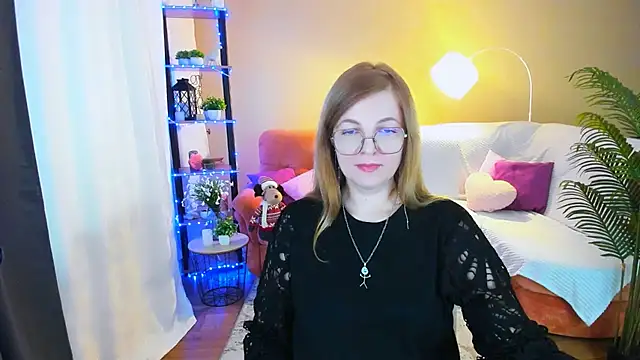 Snapshot of YourUniverser chatting on November 16, 2025, 9:36 am YourUniverser online show from November 16, 2025, 9:36 am