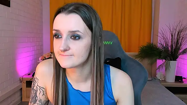 Snapshot of AliceLids chatting on November 25, 2025, 1:11 pm AliceLids online show from November 25, 2025, 1:11 pm