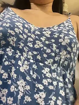 wildpussycat69 online show from May 7, 2026, 3:33 am