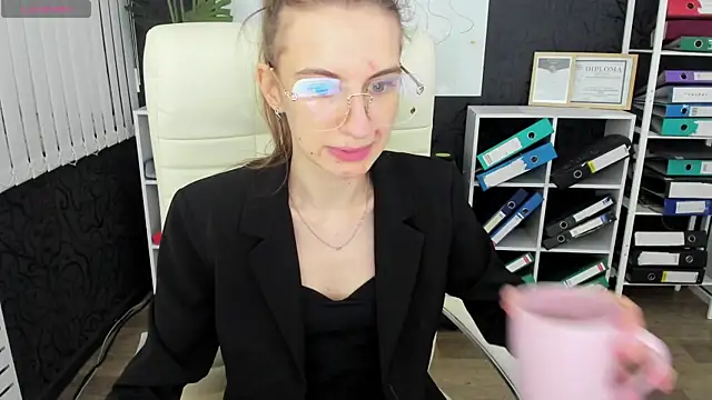 Snapshot of kaleriyaa_ chatting on October 11, 2025, 1:28 am kaleriyaa online show from October 11, 2025, 1:28 am