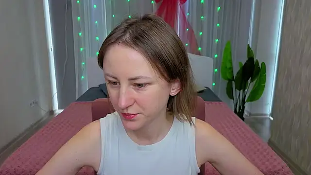 LuluChiiii online show from December 16, 2025, 10:41 am