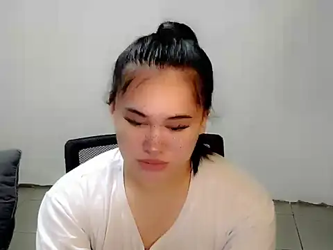 Snapshot of Annierose_ts chatting on November 4, 2025, 6:44 pm Annierose ts online show from November 4, 2025, 6:44 pm