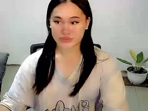 Snapshot of Annierose_ts chatting on October 28, 2025, 6:18 pm Annierose ts online show from October 28, 2025, 6:18 pm