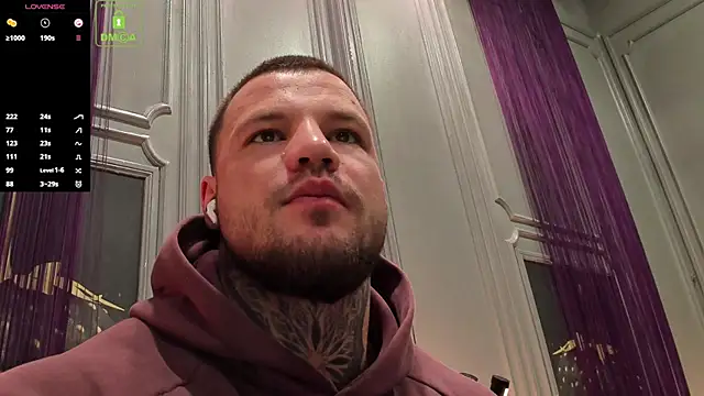 Snapshot of OliverSport chatting on November 30, 2025, 4:57 am OliverSport online show from November 30, 2025, 4:57 am