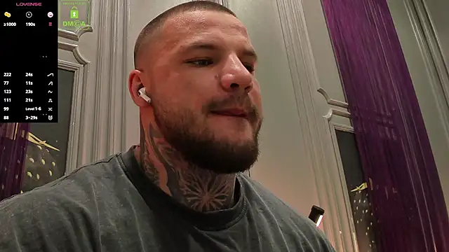 Snapshot of OliverSport chatting on December 4, 2025, 4:44 am OliverSport online show from December 4, 2025, 4:44 am