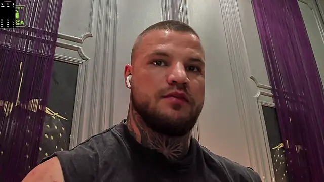 Snapshot of OliverSport chatting on October 12, 2025, 3:57 pm OliverSport online show from October 12, 2025, 3:57 pm