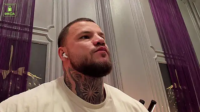 Snapshot of OliverSport chatting on October 31, 2025, 10:45 am OliverSport online show from October 31, 2025, 10:45 am