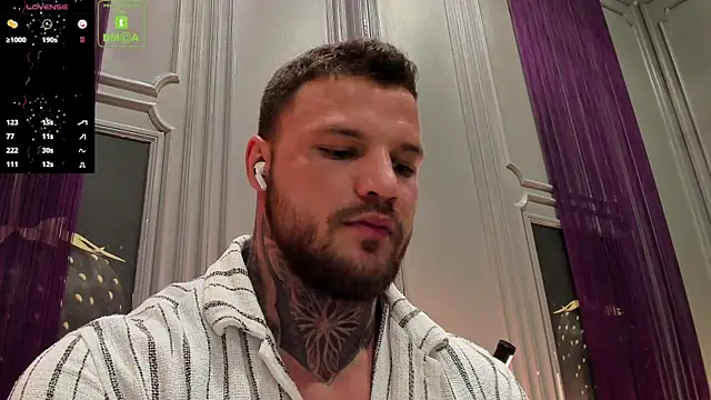 Snapshot of OliverSport chatting on October 8, 2025, 4:08 pm OliverSport online show from October 8, 2025, 4:08 pm