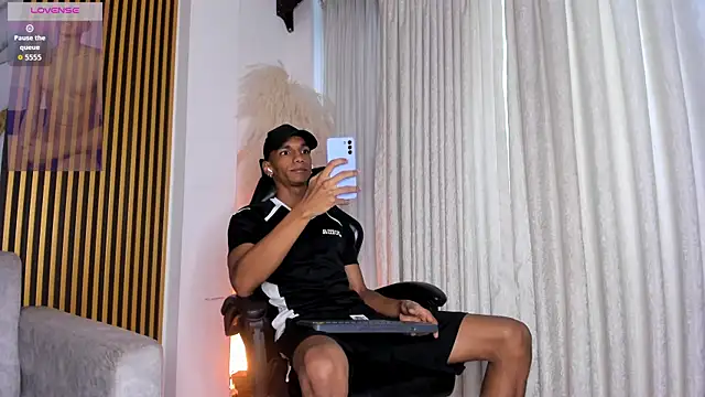 JulienSaint online show from November 14, 2025, 12:09 pm