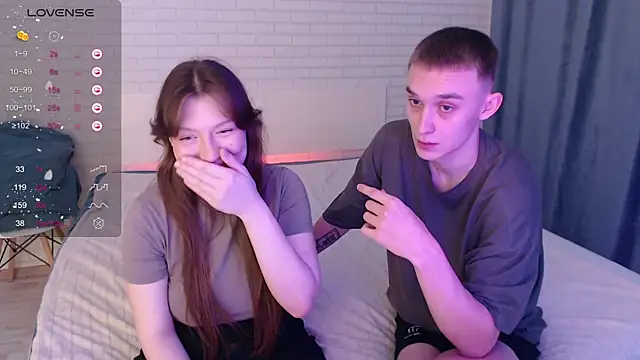 Blushing couple online show from September 19, 2025, 9:35 am
