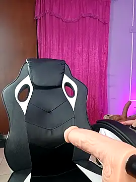 LunaaRosse online show from December 1, 2025, 2:45 am