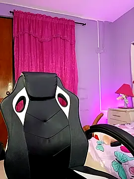 Snapshot of LunaaRosse chatting on November 13, 2025, 2:15 am LunaaRosse online show from November 13, 2025, 2:15 am