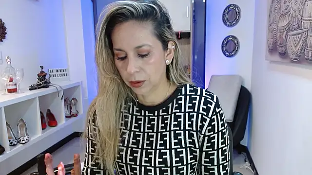 Snapshot of DianaPearls chatting on July 24, 2026, 10:22 am DianaPearls online show from July 24, 2026, 10:22 am