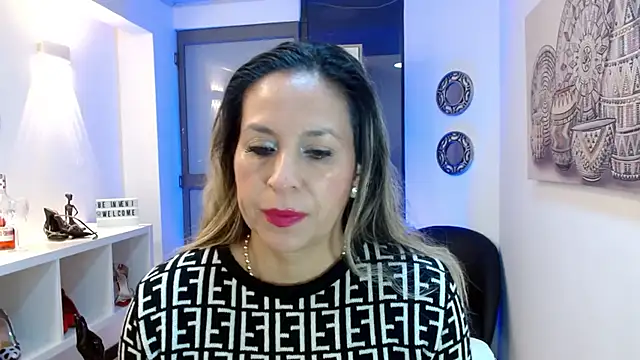 Snapshot of DianaPearls chatting on June 2, 2026, 10:37 am DianaPearls online show from June 2, 2026, 10:37 am