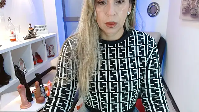 Snapshot of DianaPearls chatting on July 21, 2026, 10:27 am DianaPearls online show from July 21, 2026, 10:27 am
