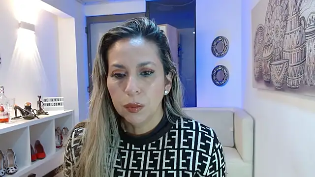 Snapshot of DianaPearls chatting on August 4, 2026, 10:20 am DianaPearls online show from August 4, 2026, 10:20 am