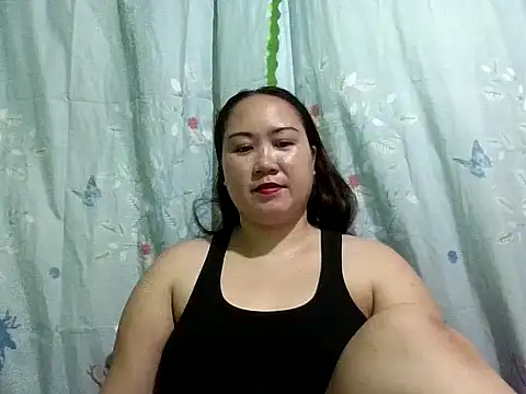 Snapshot of prettywetmom88 chatting on October 13, 2025, 10:06 am prettywetmom88 online show from October 13, 2025, 10:06 am
