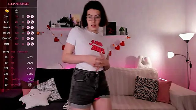 BellaCaress online show from November 25, 2025, 2:34 am