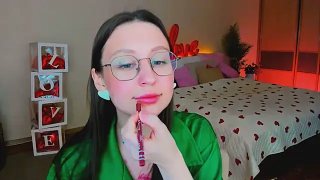 Snapshot of YourLovellyStory chatting on February 16, 2026, 11:42 am YourLovellyStory online show from February 16, 2026, 11:42 am