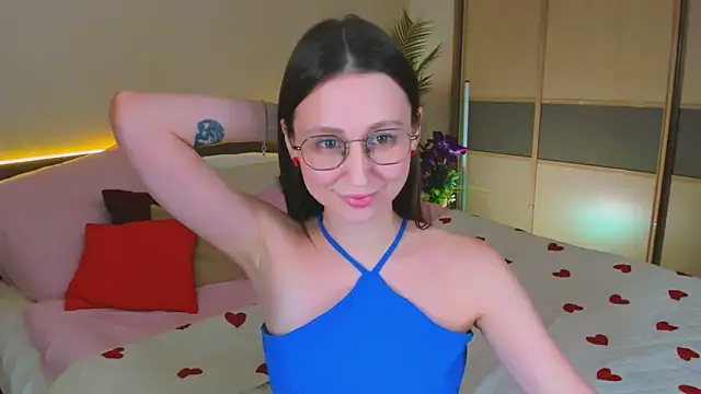 Snapshot of YourLovellyStory chatting on March 10, 2026, 1:59 pm YourLovellyStory online show from March 10, 2026, 1:59 pm