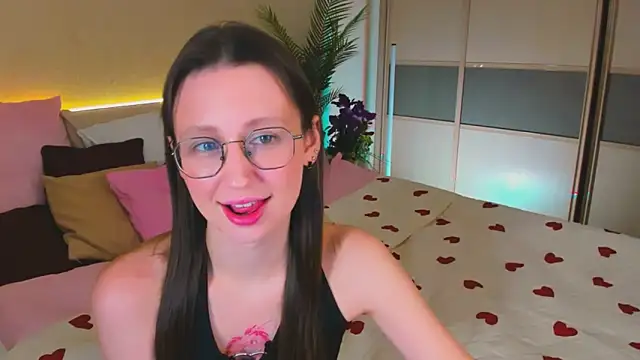 Snapshot of YourLovellyStory chatting on March 12, 2026, 12:20 pm YourLovellyStory online show from March 12, 2026, 12:20 pm