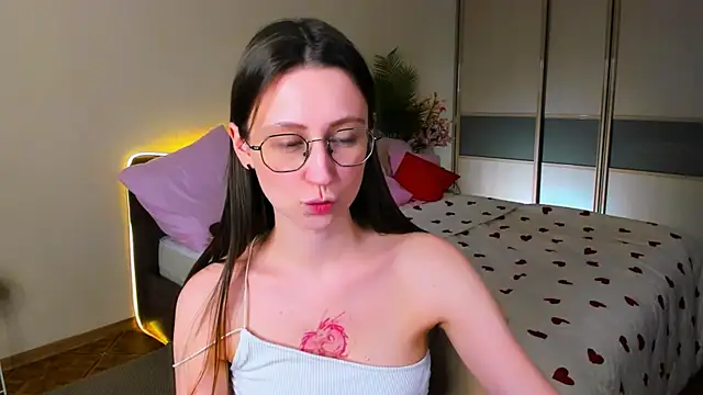 YourLovellyStory online show from April 29, 2026, 5:41 pm
