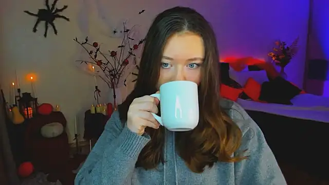 AlluringLookk online show from October 27, 2025, 12:06 pm