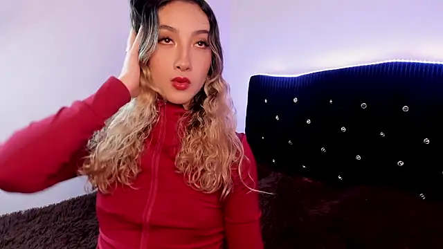 Snapshot of LauMiller chatting on December 14, 2025, 12:39 am LauMiller online show from December 14, 2025, 12:39 am