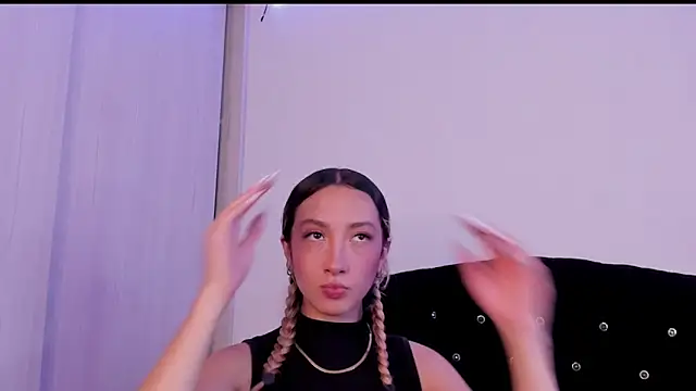 Snapshot of LauMiller chatting on October 29, 2025, 10:09 pm LauMiller online show from October 29, 2025, 10:09 pm