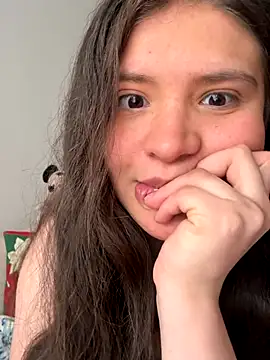 Snapshot of Emilyybennet_ chatting on November 18, 2025, 9:29 pm Emilyybennet online show from November 18, 2025, 9:29 pm