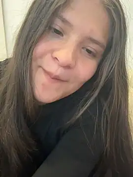 Snapshot of Emilyybennet_ chatting on May 5, 2026, 2:14 am Emilyybennet online show from May 5, 2026, 2:14 am