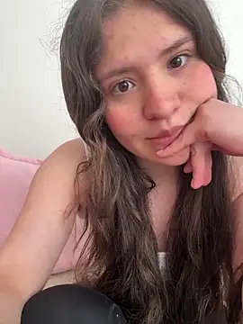 Snapshot of Emilyybennet_ chatting on April 10, 2026, 8:05 pm Emilyybennet online show from April 10, 2026, 8:05 pm