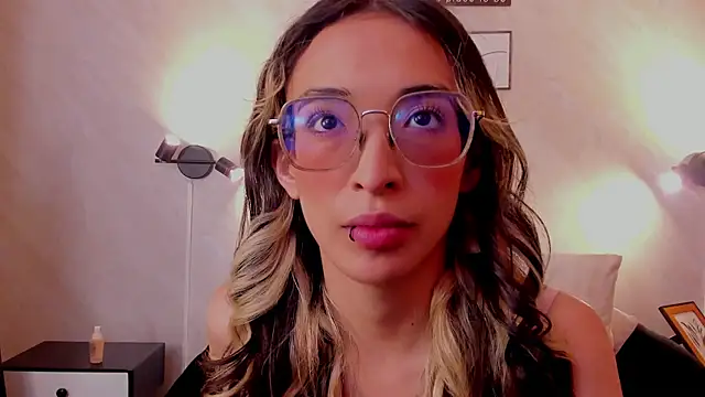 Emilia Bons online show from November 4, 2025, 2:54 pm