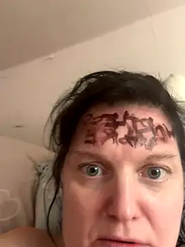 lisamarie4385 online show from November 16, 2025, 3:22 am