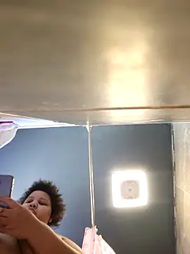 Snapshot of chocolate_bella chatting on February 14, 2026, 1:55 pm chocolate bella online show from February 14, 2026, 1:55 pm