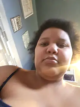 Snapshot of chocolate_bella chatting on February 21, 2026, 5:15 pm chocolate bella online show from February 21, 2026, 5:15 pm