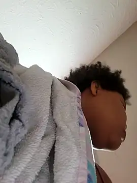 Snapshot of chocolate_bella chatting on February 17, 2026, 4:37 pm chocolate bella online show from February 17, 2026, 4:37 pm