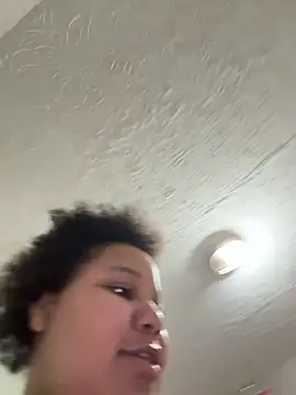 Snapshot of chocolate_bella chatting on February 27, 2026, 2:01 am chocolate bella online show from February 27, 2026, 2:01 am